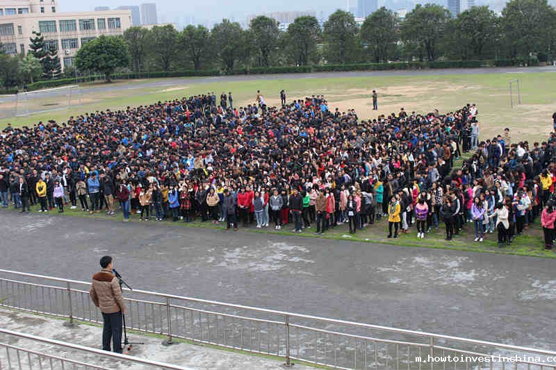 学院隆重举行注册志愿者宣誓暨“学雷锋月”启动仪式