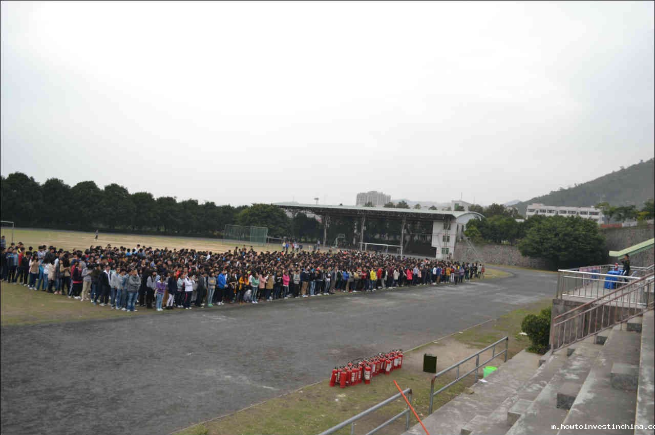 学院开展消防安全教育讲座和疏散灭火演练活动