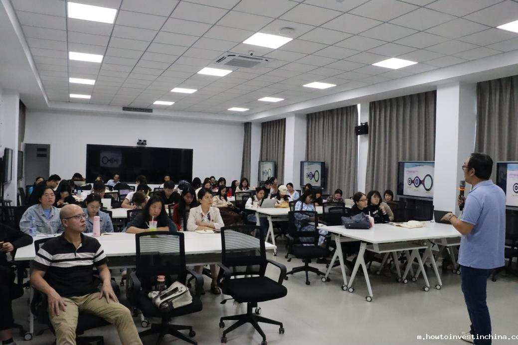 学院开展混合式教学与信息技术应用型讲座