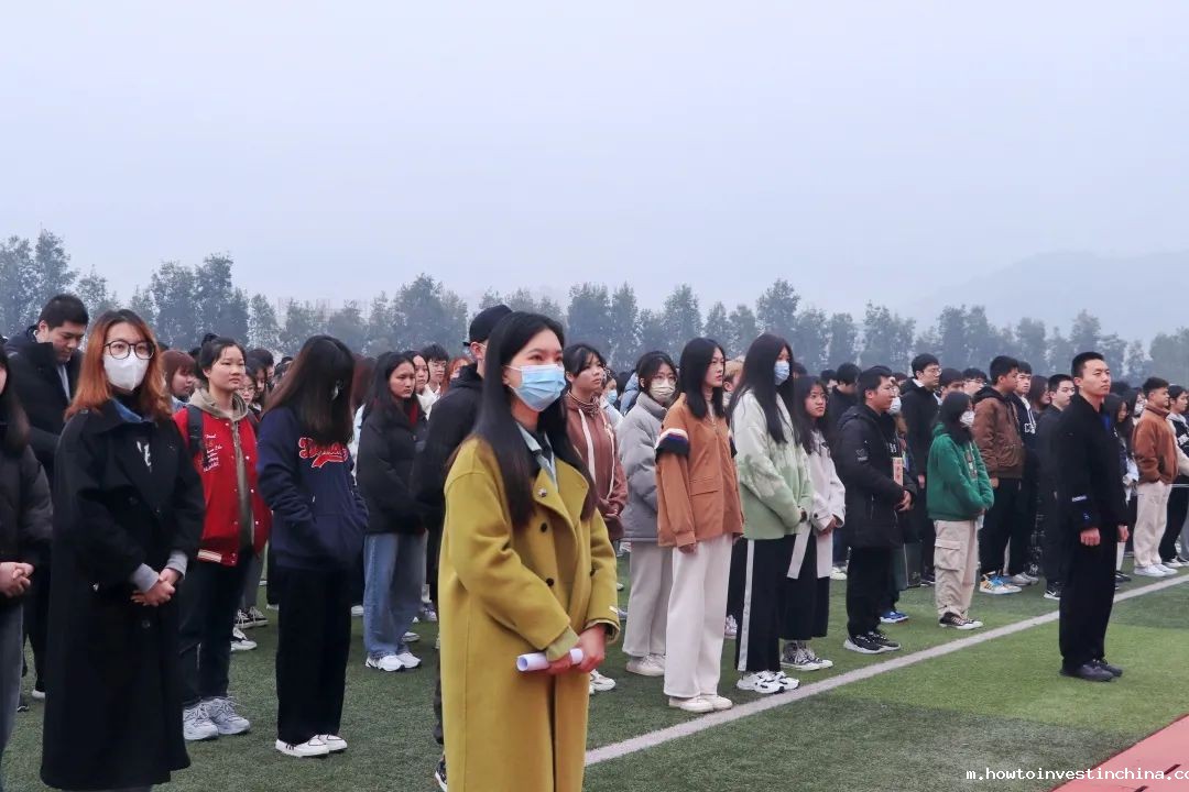 点点官方app下载举行新学期升国旗仪式